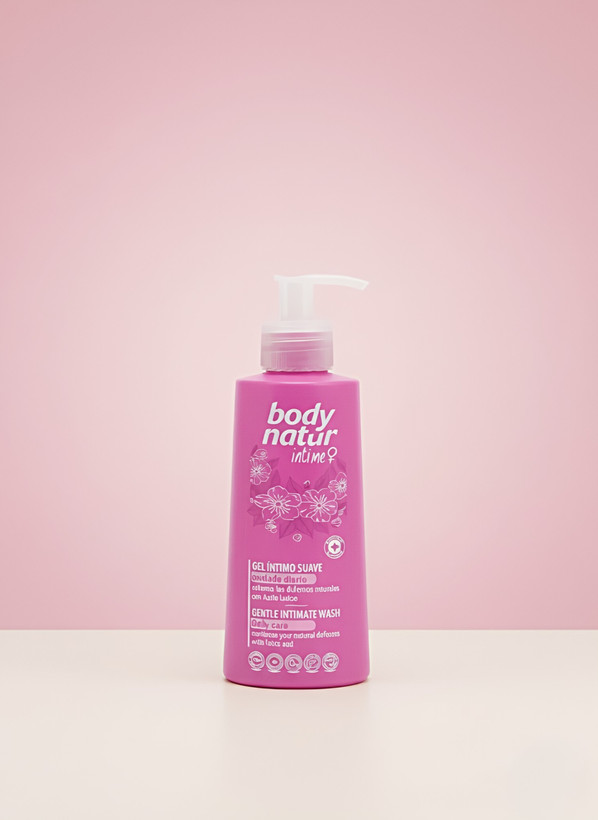 ژل بهداشتی ملایم بانوان بادی ناتور مدل Gentle Wash حجم 200 میلی لیتر
